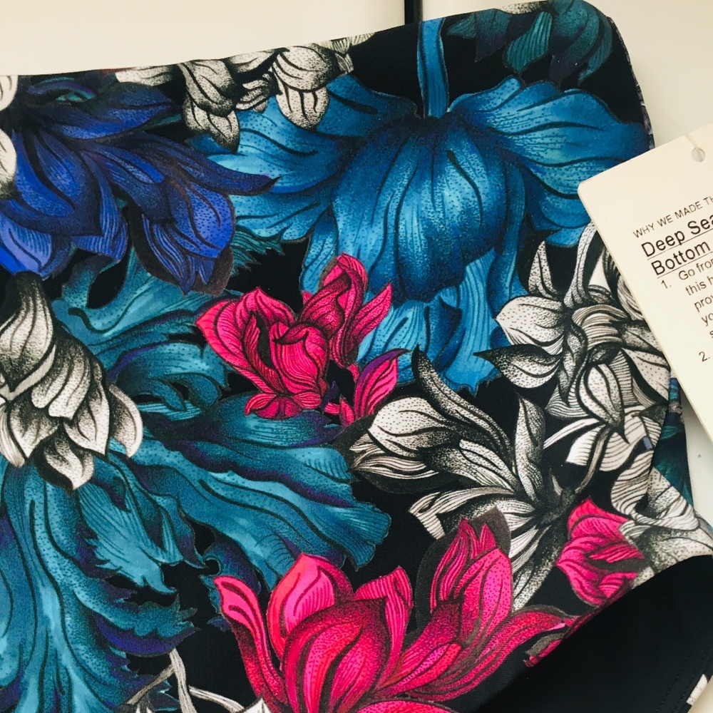 NWT $68 Lululemon Deep Sea High Waist Bikini Bottom Nocturnal Floral - Picture 3 of 8